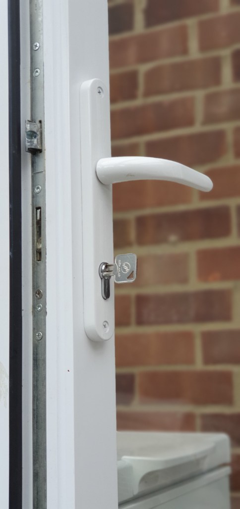 Masterkey locksmith, Door locks, euro cylinder, mortice locks, rim cylinder, yale, handles, uPVC multipoint locks