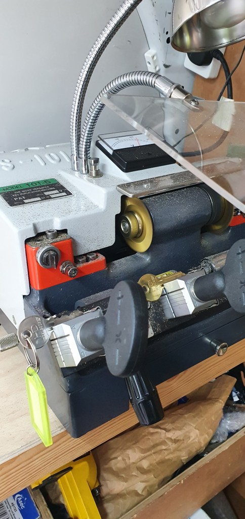 Masterkey locksmith, Door locks, euro cylinder, mortice locks, rim cylinder, yale, handles, uPVC