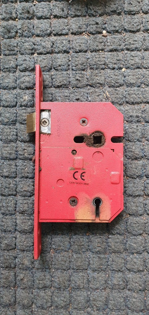 Masterkey locksmith, Door locks, euro cylinder, mortice locks, rim cylinder, yale, handles, uPVC