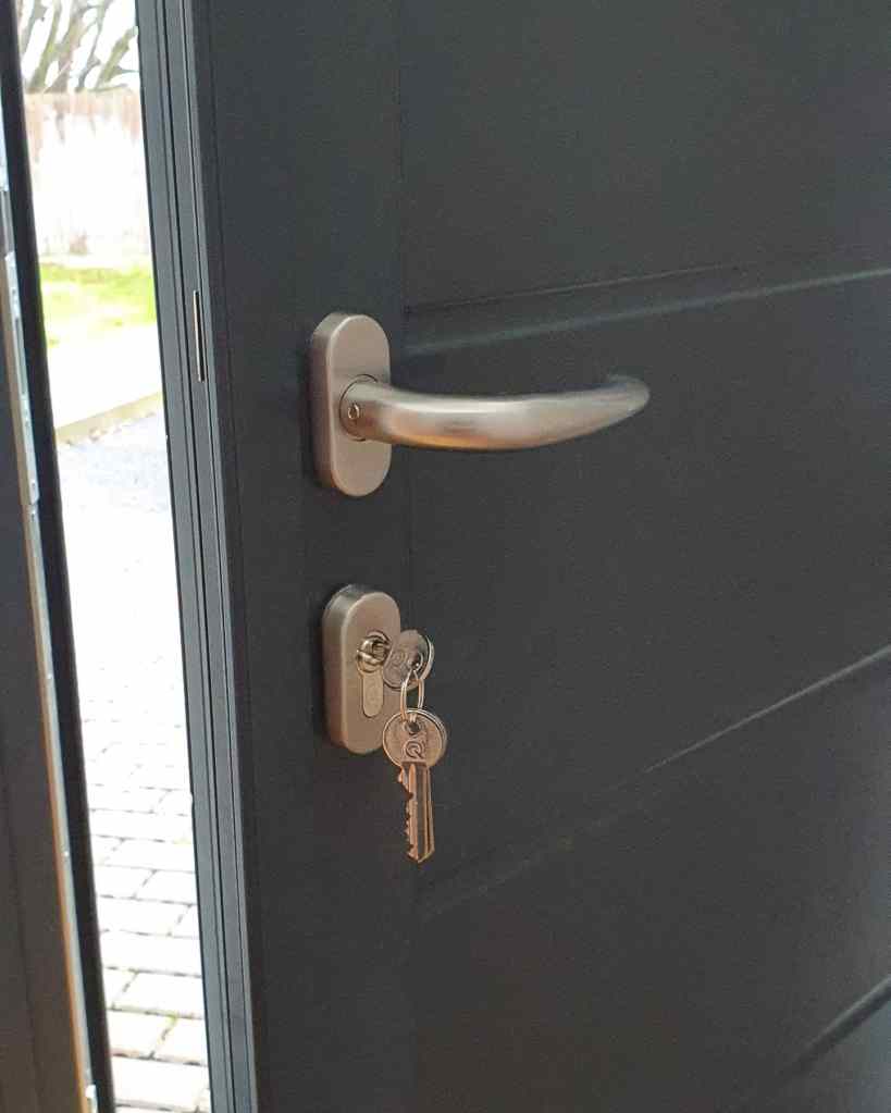 Masterkey locksmith, Door locks, euro cylinder, mortice locks, rim cylinder, yale, handles, uPVC multipoint locks